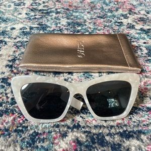 I-SEA Olive Polarized Sunglasses in Cream Pearl